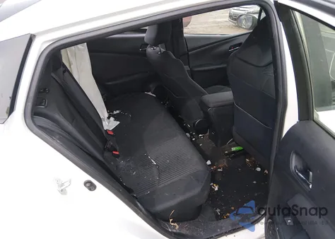 2017 Toyota Prius Two z USA, uszkodzony, nr VIN JTDKBRFU7H3027658